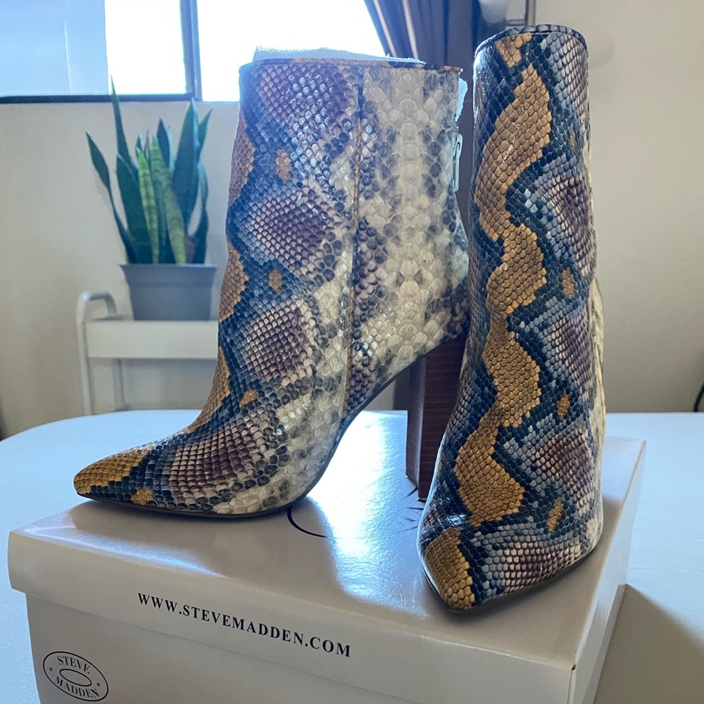 SOLD Steve Madden Trista multicolor boots